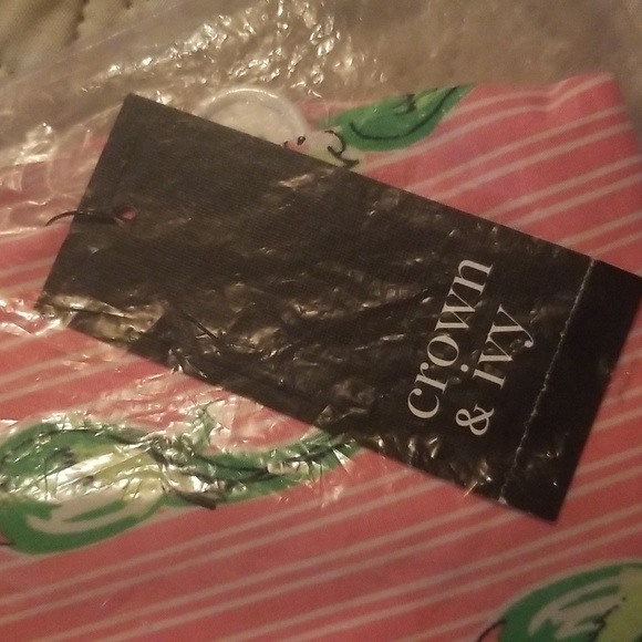 Crown & Ivy new button up long sleeves blouse - Picture 2 of 5